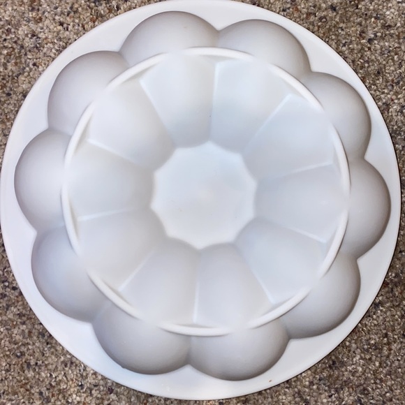 Lot of 4 Adorable & Fun Silicone Baking Molds EUC - Picture 4 of 5